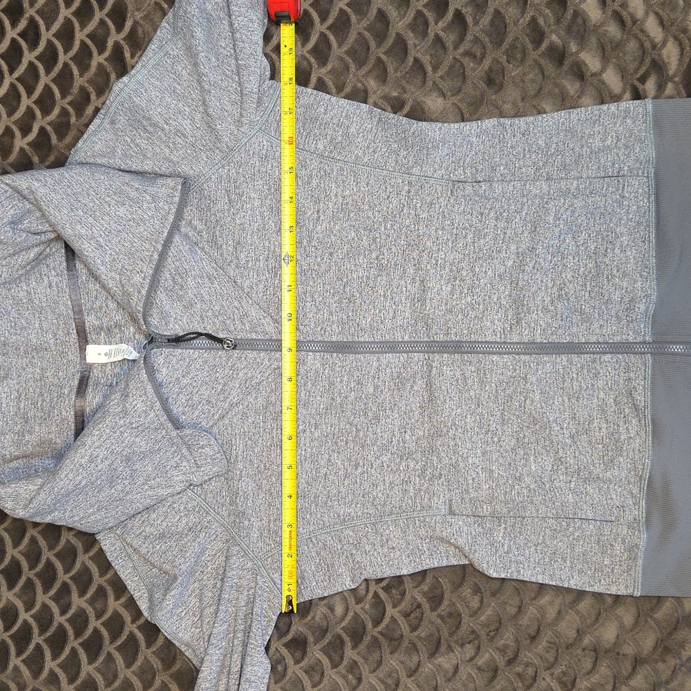 G246. Lululemon Be Present Jacket in Heathered Gray - Size 8 - Picture 7 of 7